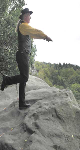 Runenübung an den Externsteinen